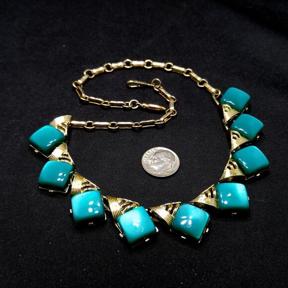 Vintage 1950s Coro Green Lucite Moonglow Choker Necklace - Picture 10 of 10